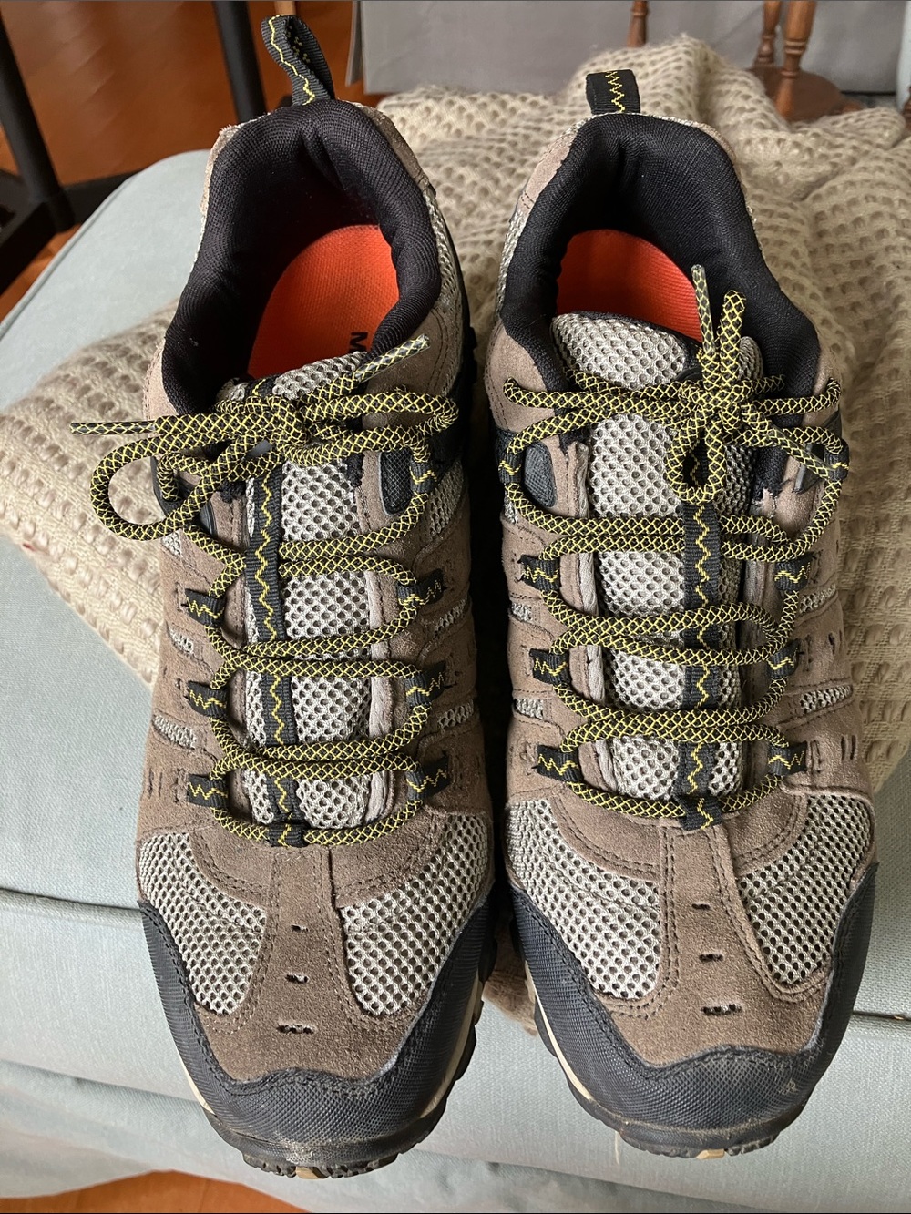 Men’s Merrell Hiking shoes size 13 Boulder model Brown and Black Trail shoe